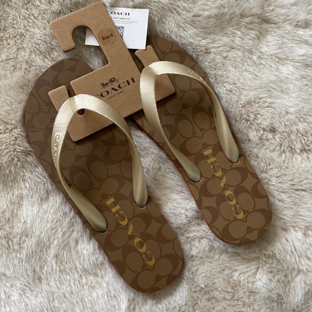 BNWT Coach Tan Flip Flop Sandals FIRM
